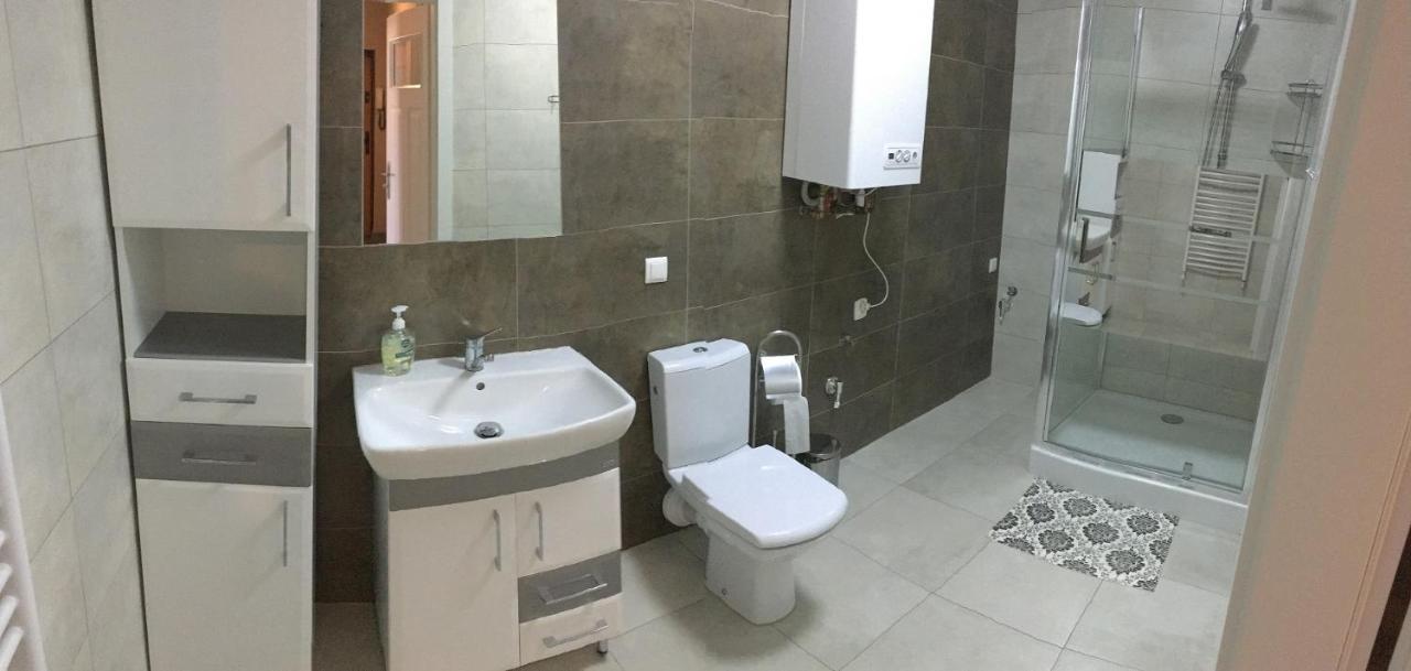 Apartament Kleopatra Appartement Gniezno Buitenkant foto